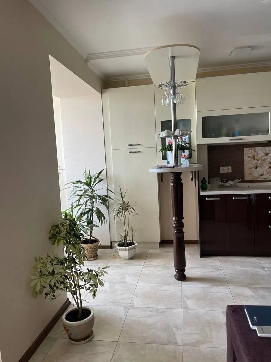 3-кімнатна квартира, Фурси: авторський ремонт, тераса, паркомісце