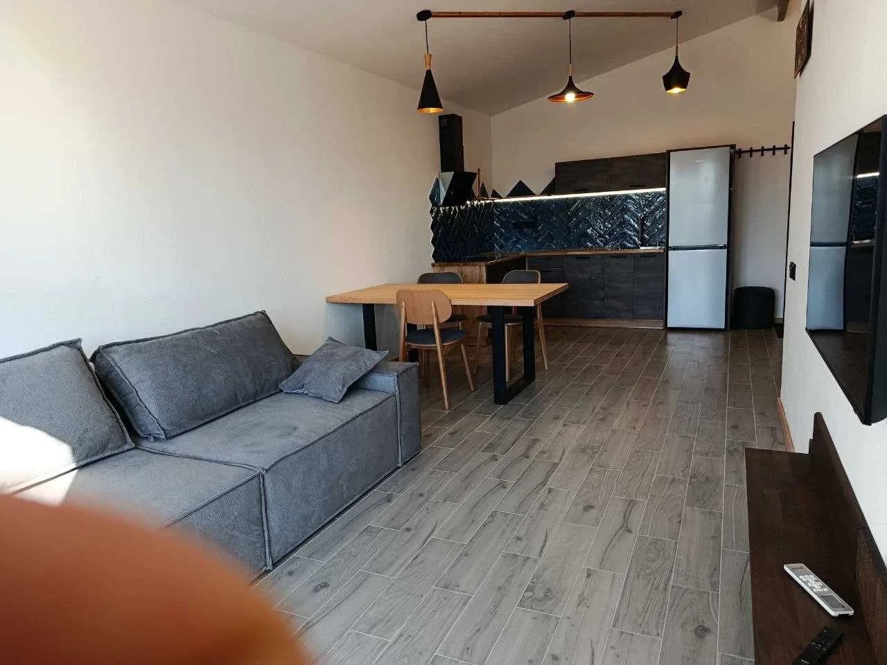 Дворівневий апартамент, Східниця: тераса 2×4 м, генератор - фото 1