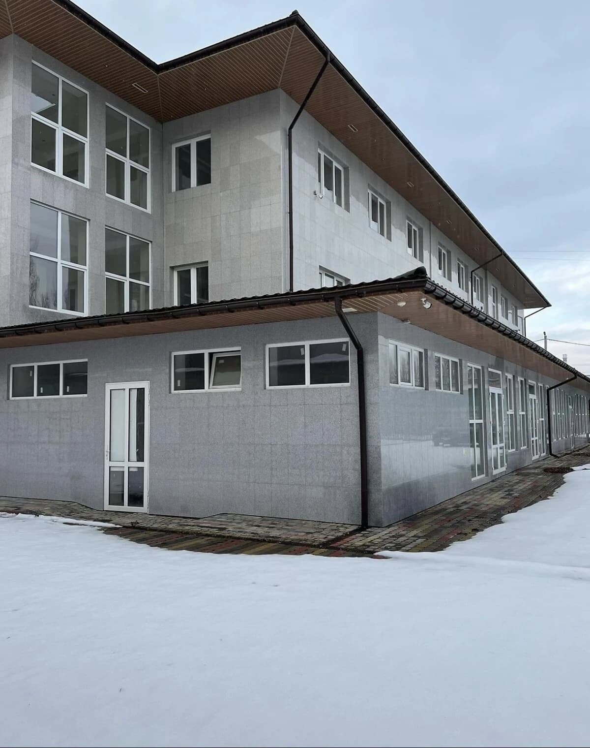 Спеціальне приміщення, Ужгород: клініка, 67 соток, закріплене паркомісце - фото 3