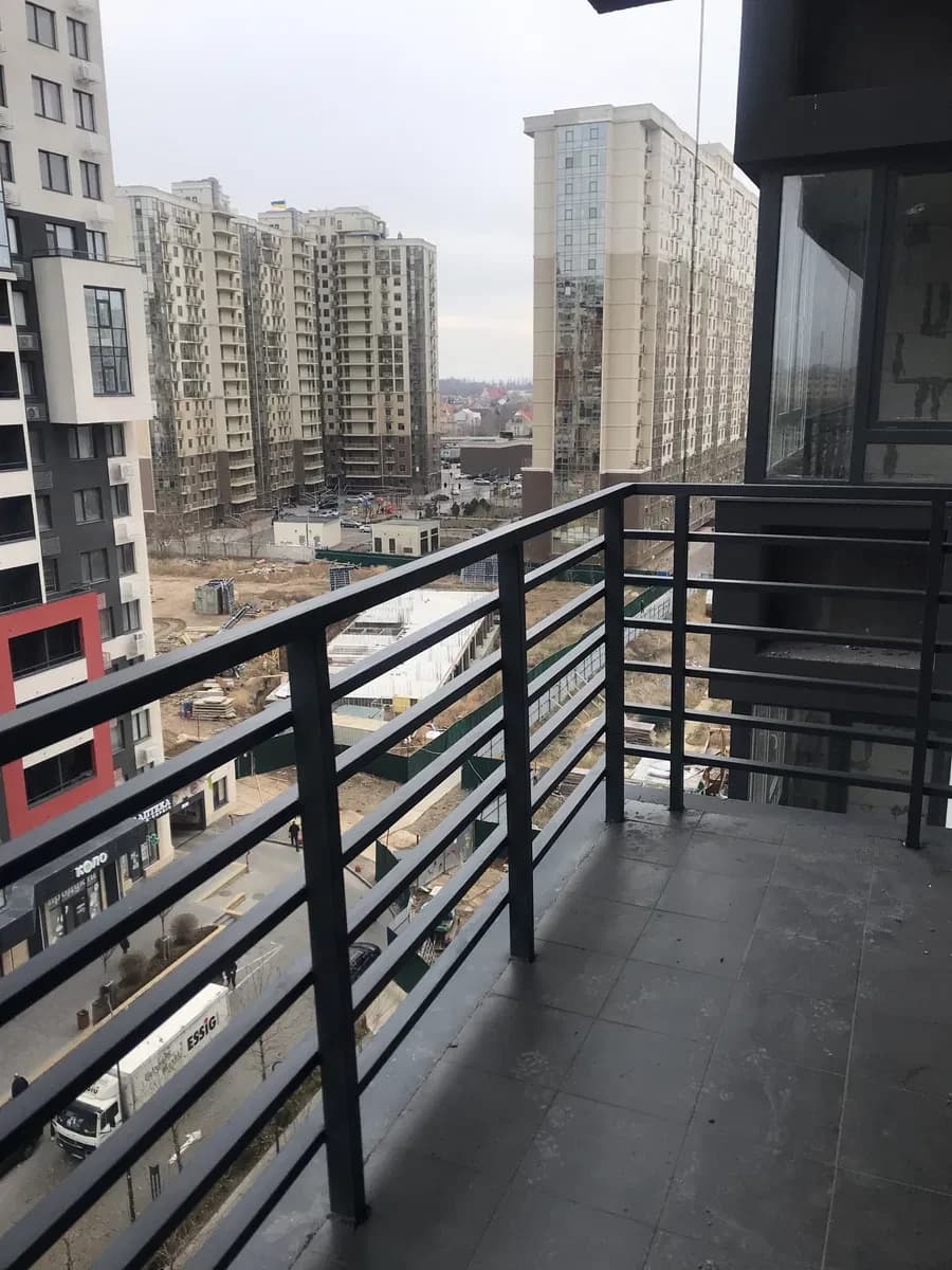 Смартквартира у ЖК Таїровські сади: тераса, будинок 2024 року - фото 5