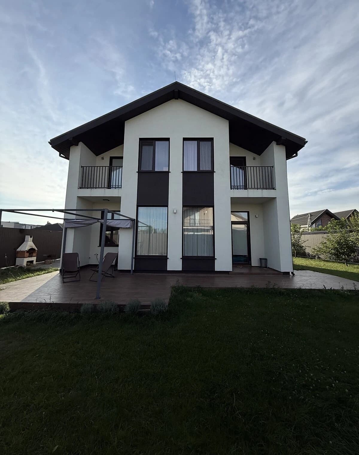Будинок, Нові Петрівці: веранда, басейн, 3 спальні