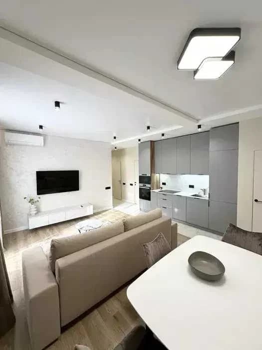 3-кімнатна квартира у ЖК 51 Жемчужина: авторський ремонт, балкон - фото 2