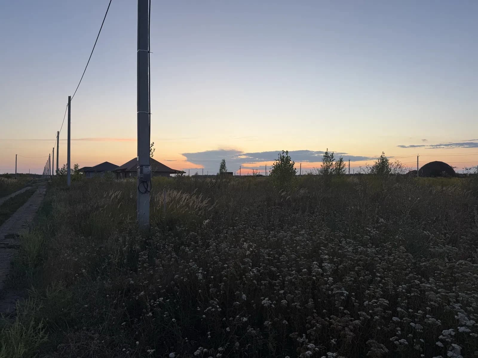 Ділянка 10 соток, Військбуд: проведене світло, магазини поруч - фото 2