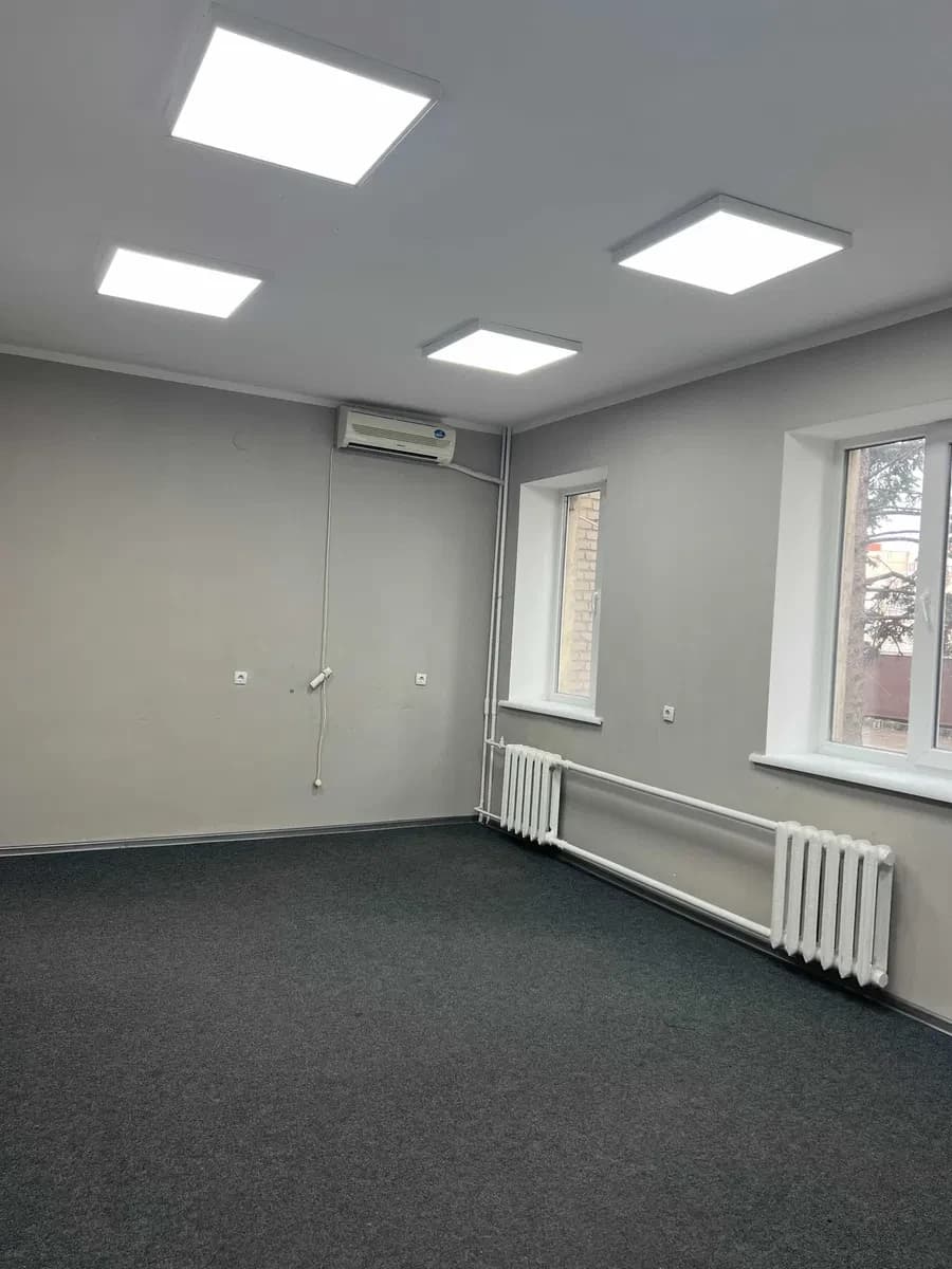 Офіс, Комунарський: кабінети 12,2-34 м², охорона, паркувальне місце - фото 4