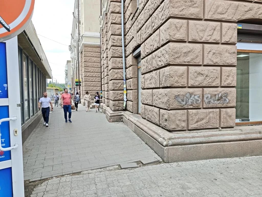 Магазин, Центральний: фасадне приміщення, зал 54,4 м², метро поруч - фото 5