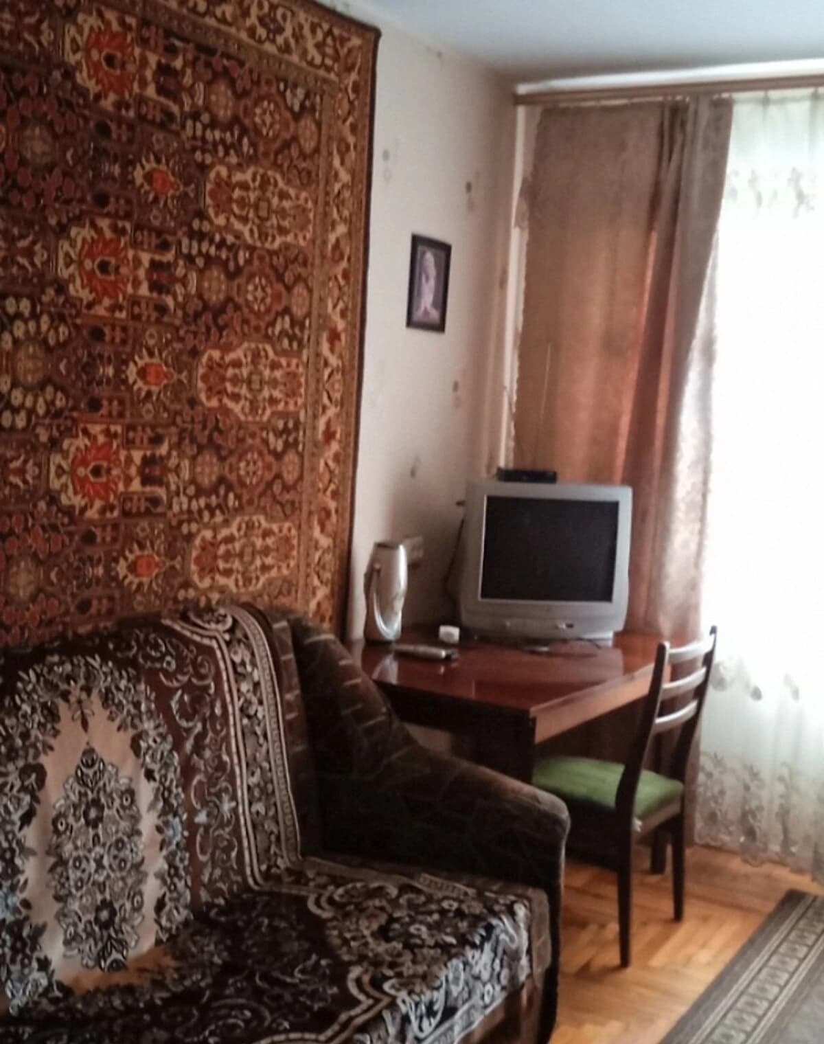 2-кімнатна квартира, Дніпровський: роздільні кімнати, балкон/лоджія, торг