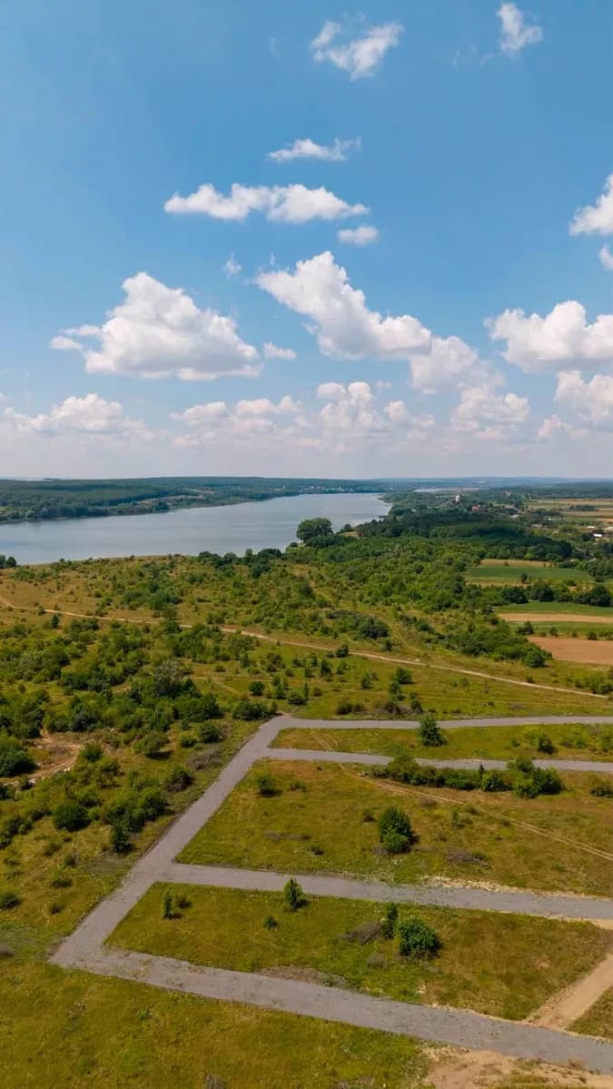 Ділянка 8 соток, Хмельницький: світло, вода, фасад 80% готовий - фото 1