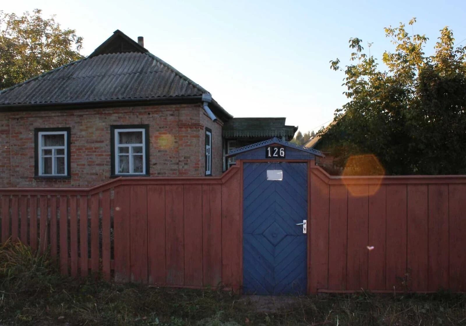 Будинок, Ніжин: веранда, цегляні стіни, опалення