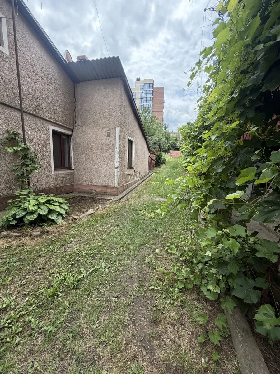 Будинок, Буковинська: пів будинку, власний двір, місце для авто - фото 3