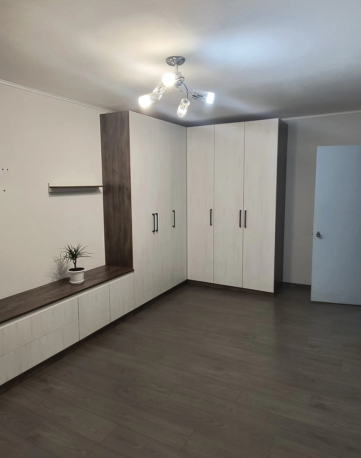 3-кімнатна квартира, Бойова: косметичний ремонт, вбудована кухня