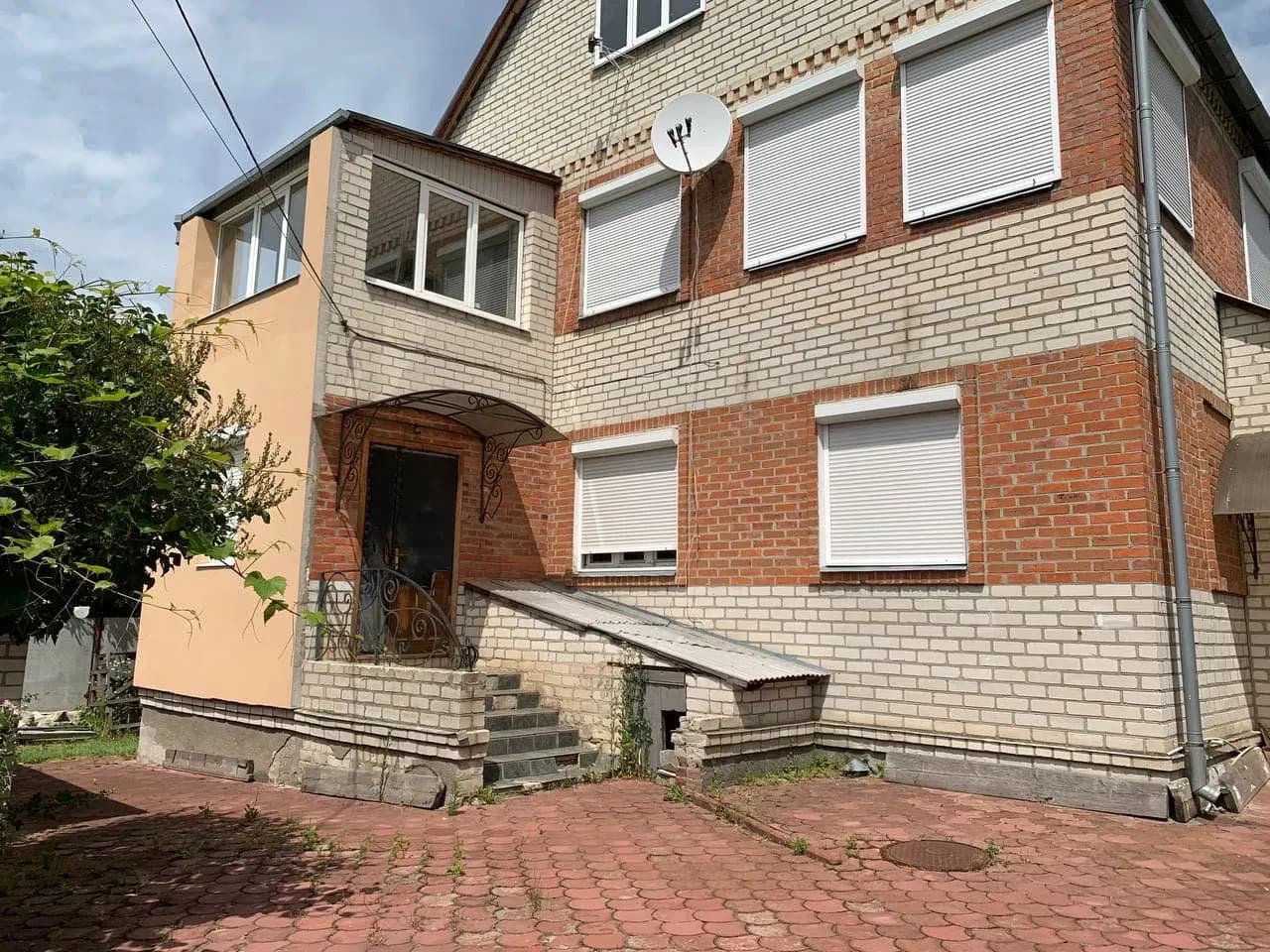 Будинок, Київський: мансардний поверх, 6 соток, паркування