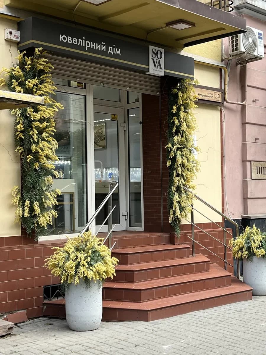 Магазин, Івано-Франківськ: центр міста, пішохідний трафік - фото 1