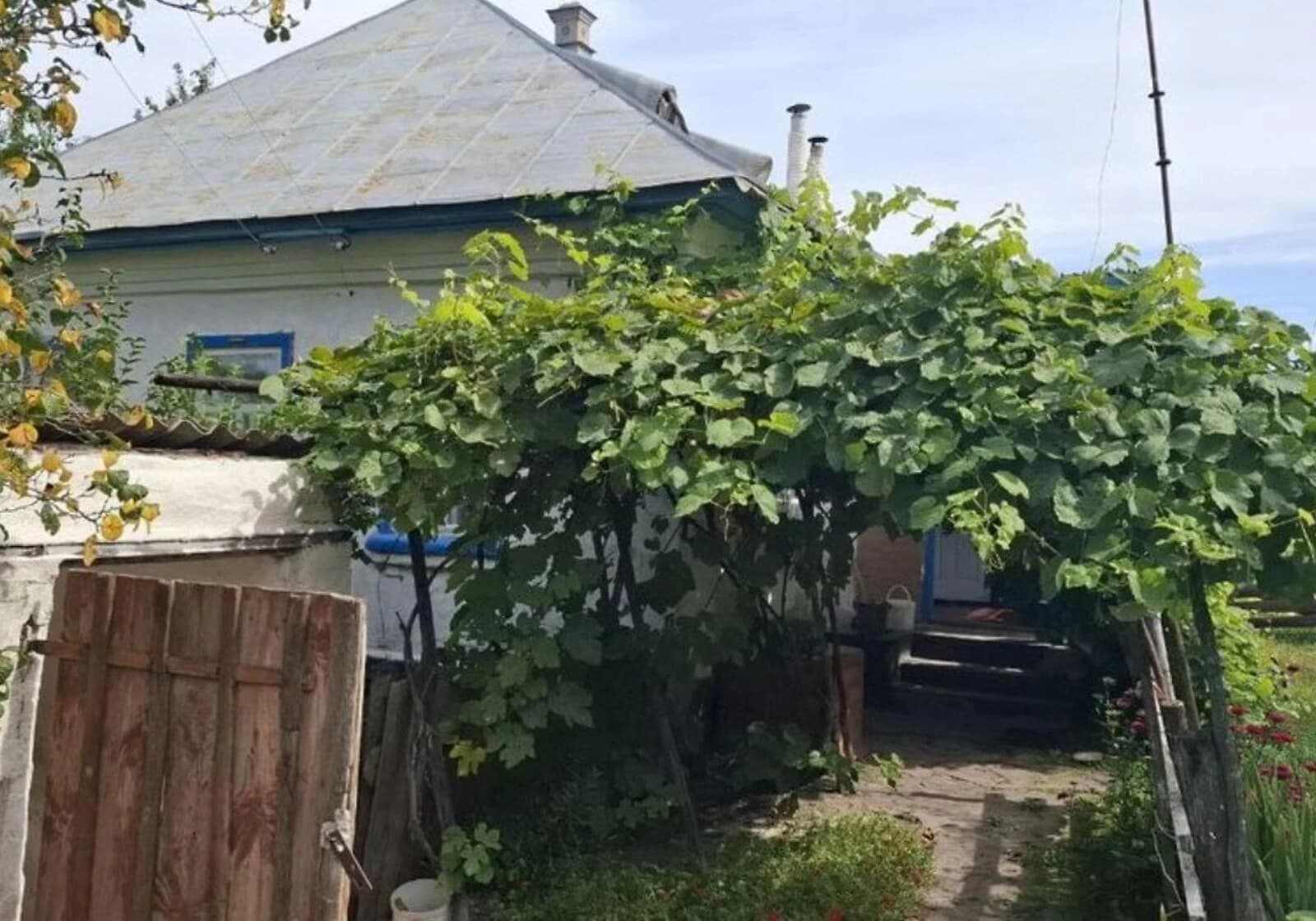 Будинок, Хотинівка: веранда, 18 соток, газове й пічне опалення
