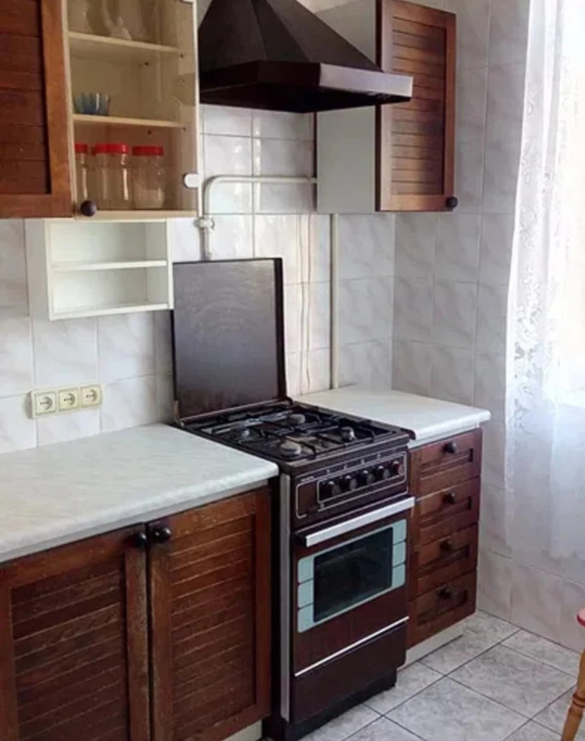 1-кімнатна квартира, Київ: євроремонт, сталінка, бойлер - фото 1