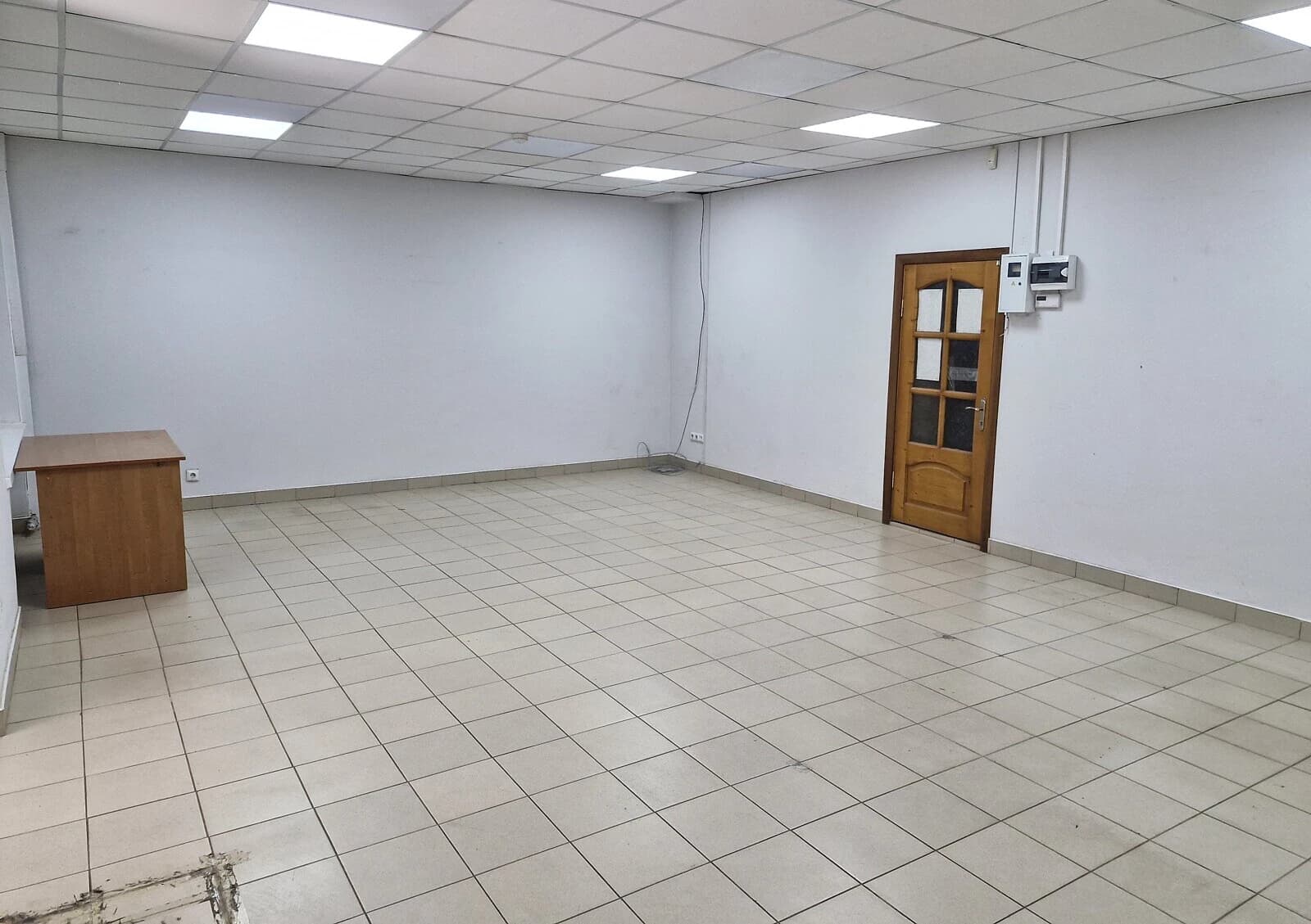 Комерційне приміщення, Виставка: 1-й поверх, відкрита стоянка - фото 3
