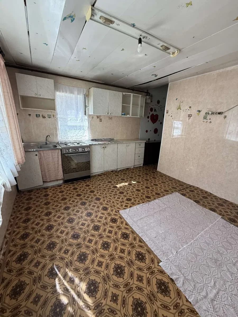 2-кімнатна квартира, Хаджибейський: кухня 14 м², душова кабіна