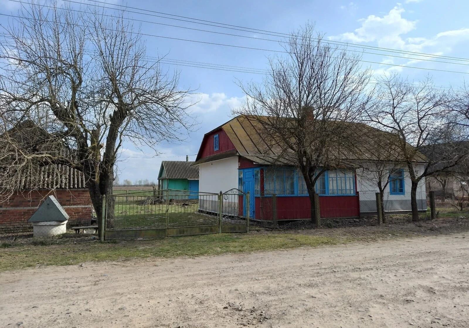 Будинок, Четвертня: веранда, 50 соток, криниця