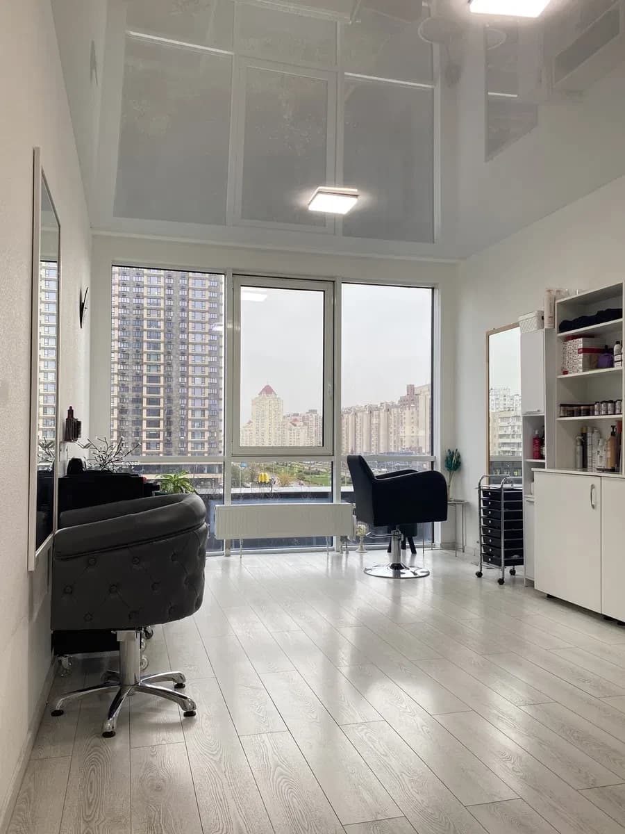 Перукарське крісло, Оболонський: метро Мінська 2 хв, генератор