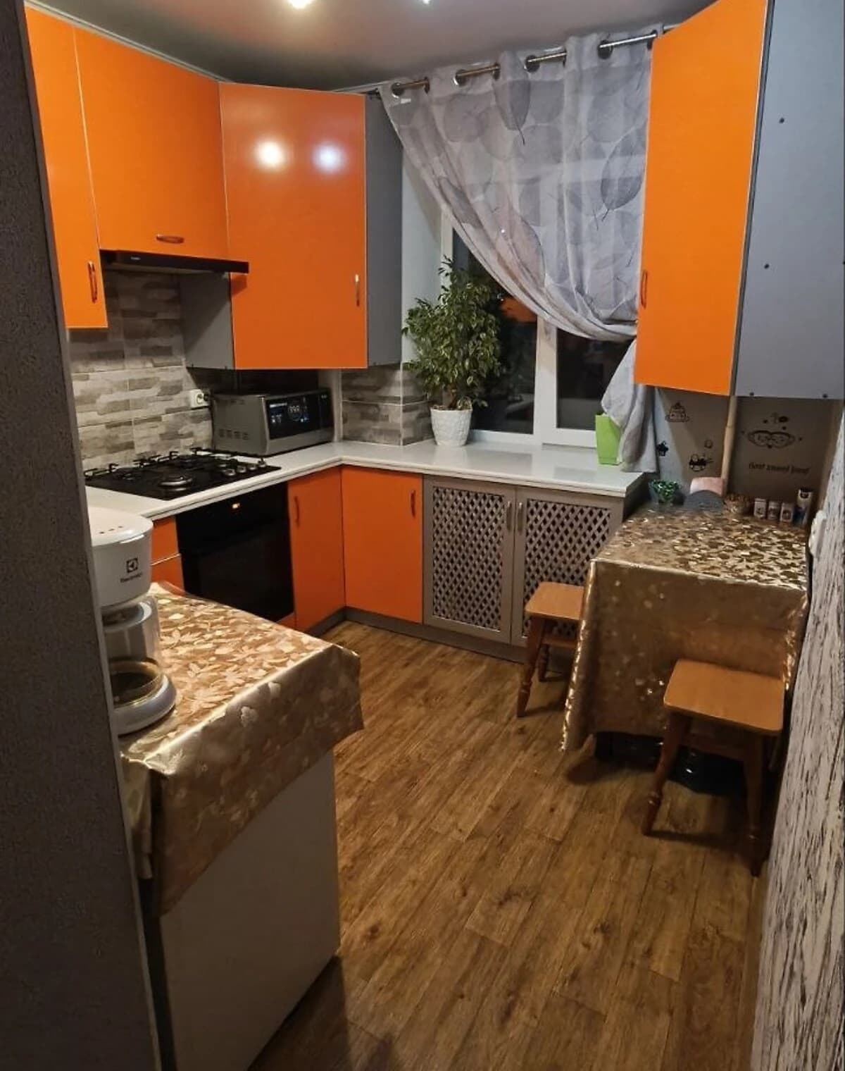 2-кімнатна квартира, Деснянський: євроремонт, опалення і вода без світла