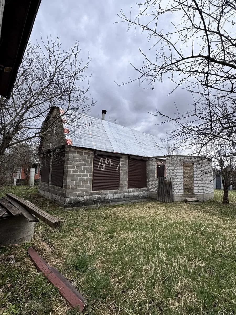 Дача, Озерщина: озеро за 3-4 хвилини, будинок і прибудови вціліли - фото 3
