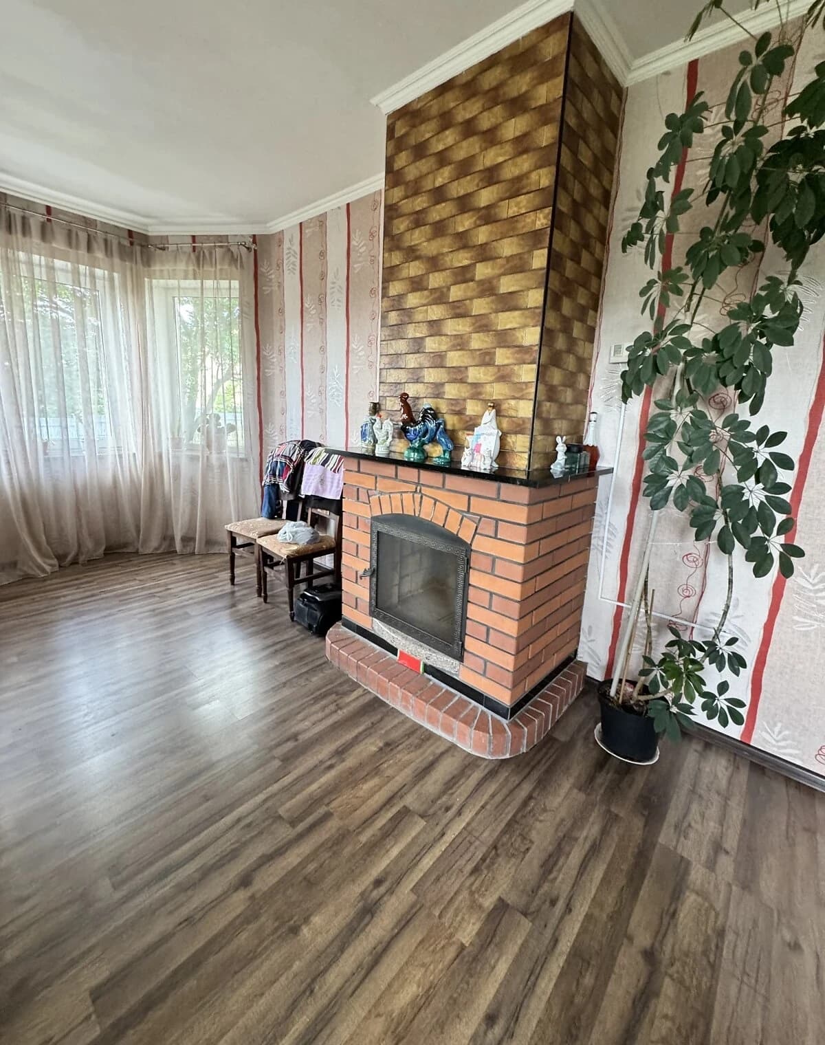 Будинок, Центр: 3 спальні, резервне живлення, 1.29 га - фото 4