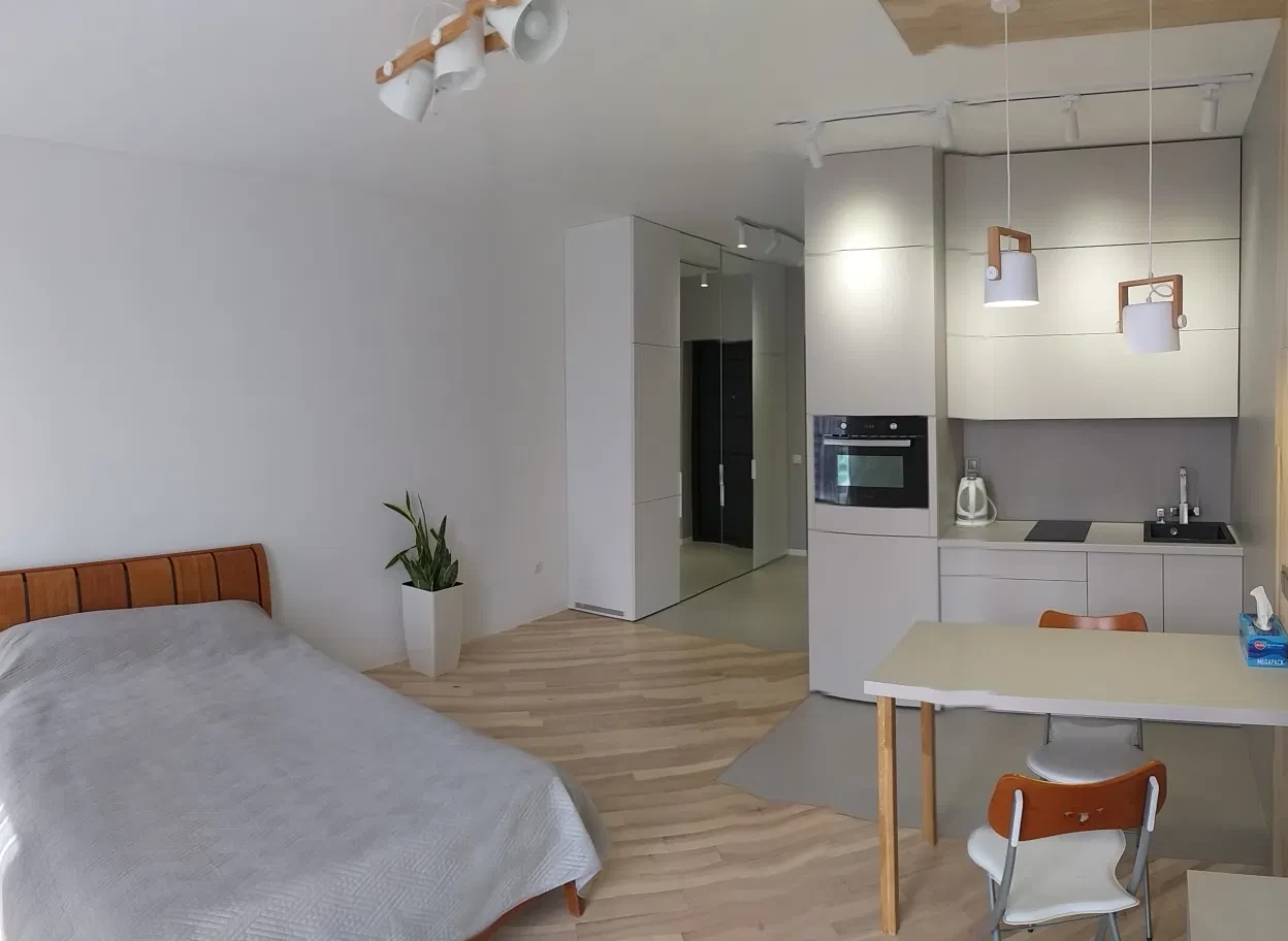 Студія у ЖК Зарічний: генератор, метро Славутич, три хвилини пішки