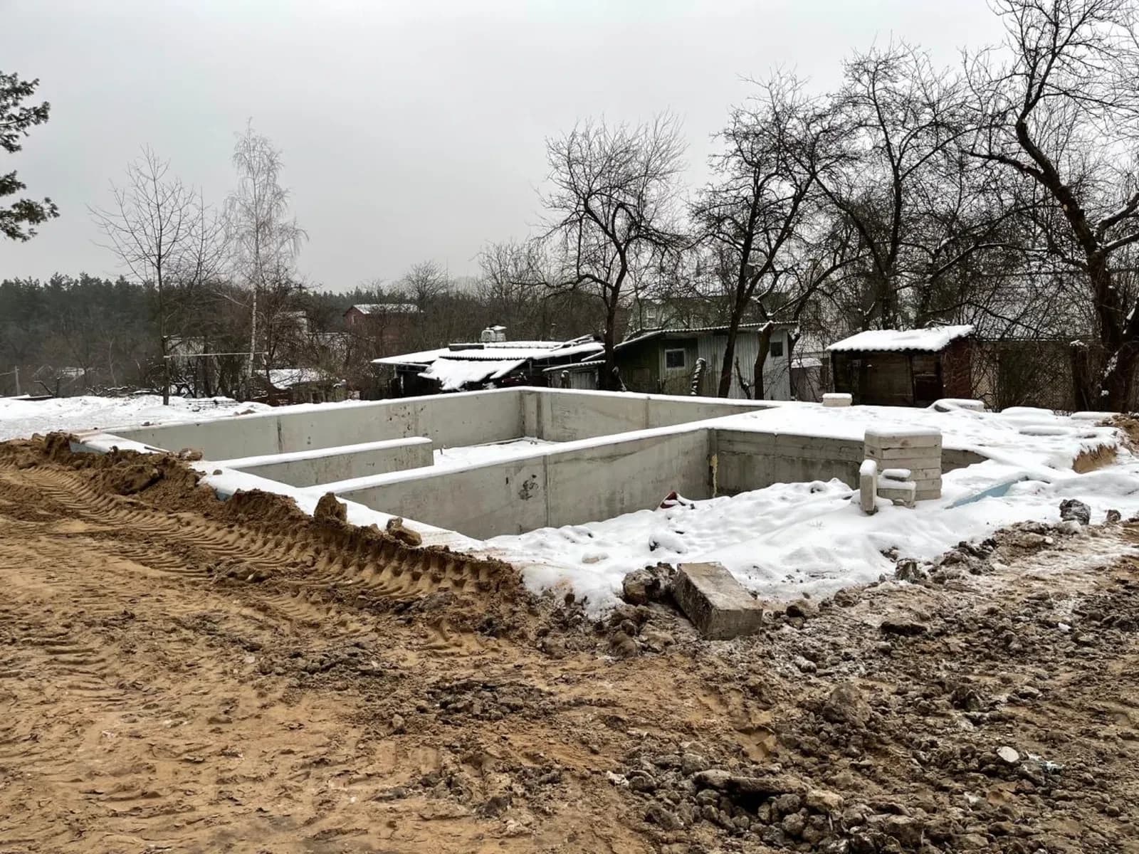 Ділянка 8 соток, Водогон: перша лінія до лісу, фундамент під будинок, торг - фото 3