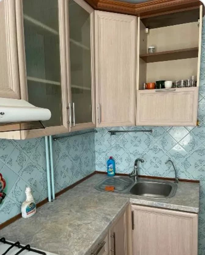 1-кімнатна квартира, Херсон: роздільне планування, меблі, мікрохвильова піч - фото 5