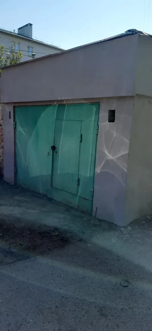 Гараж у центрі: приватизовані гараж і земля, утеплений