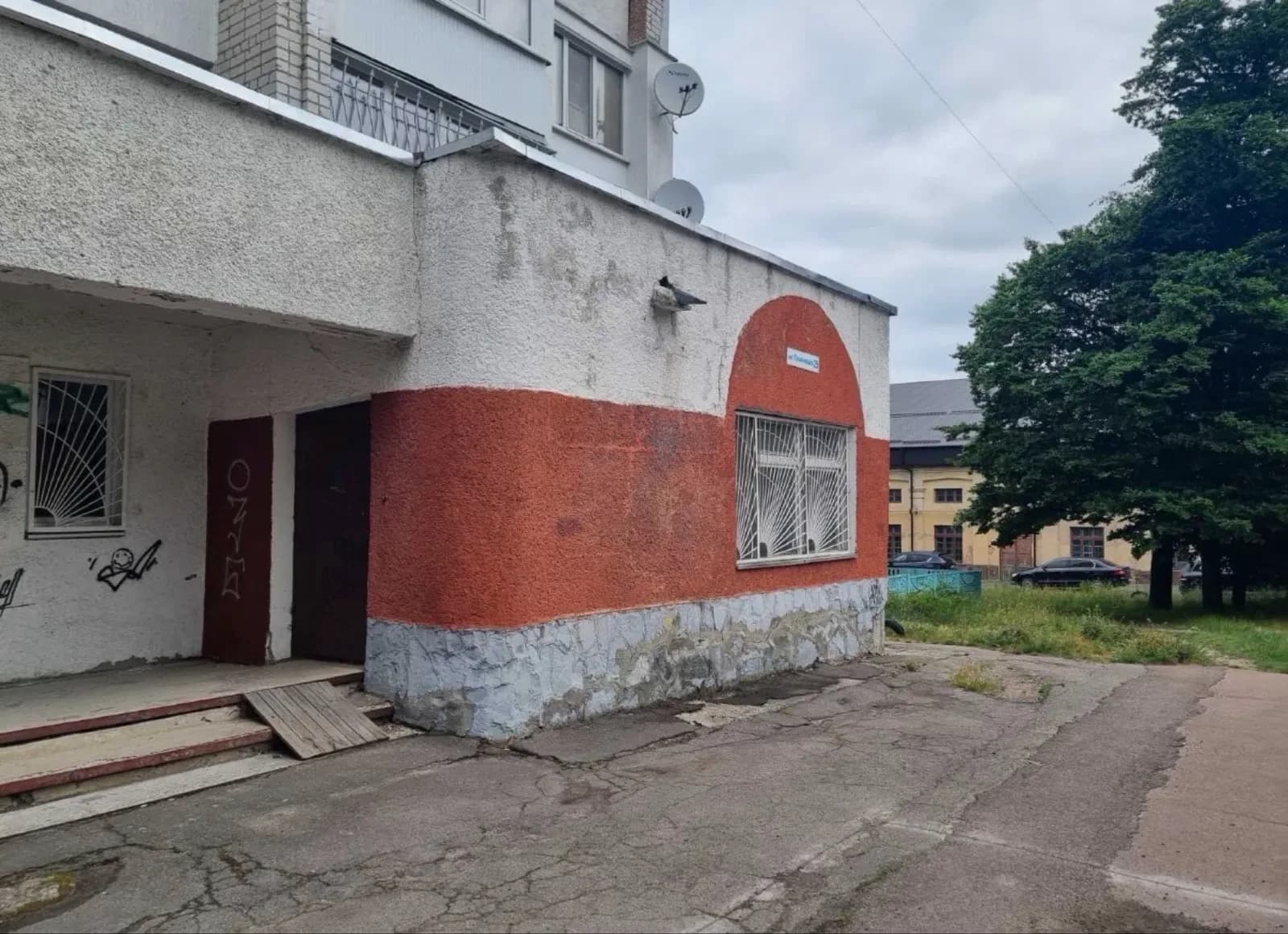 Офіс, Центр: фасадне приміщення, паркова зона, кабінетний тип - фото 2