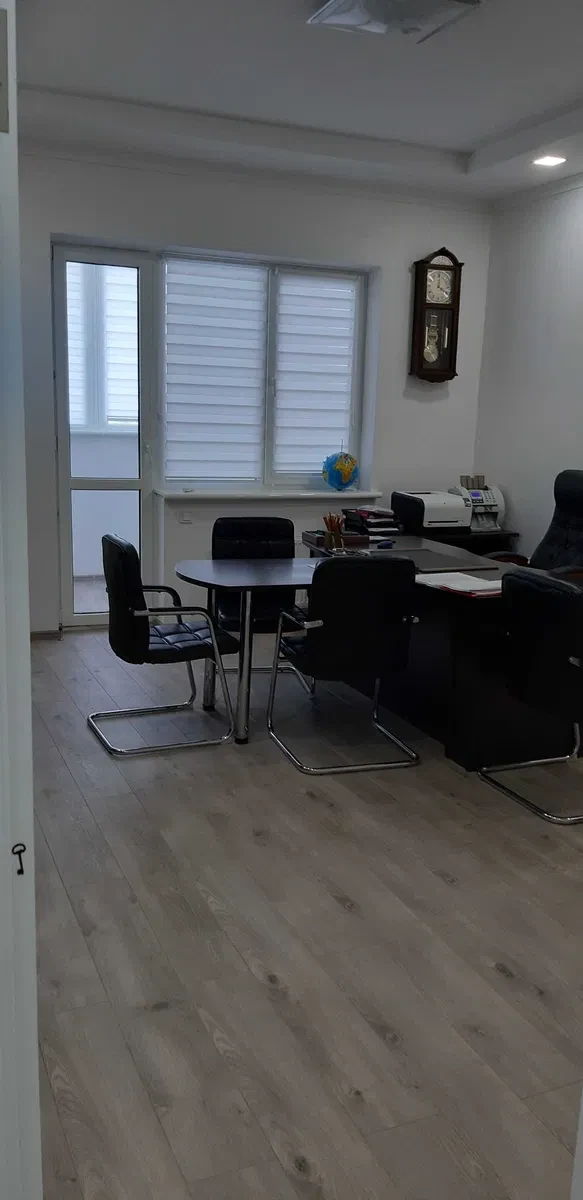 Офіс у ЖК Новопечерські Липки: 3 кабінети, open space