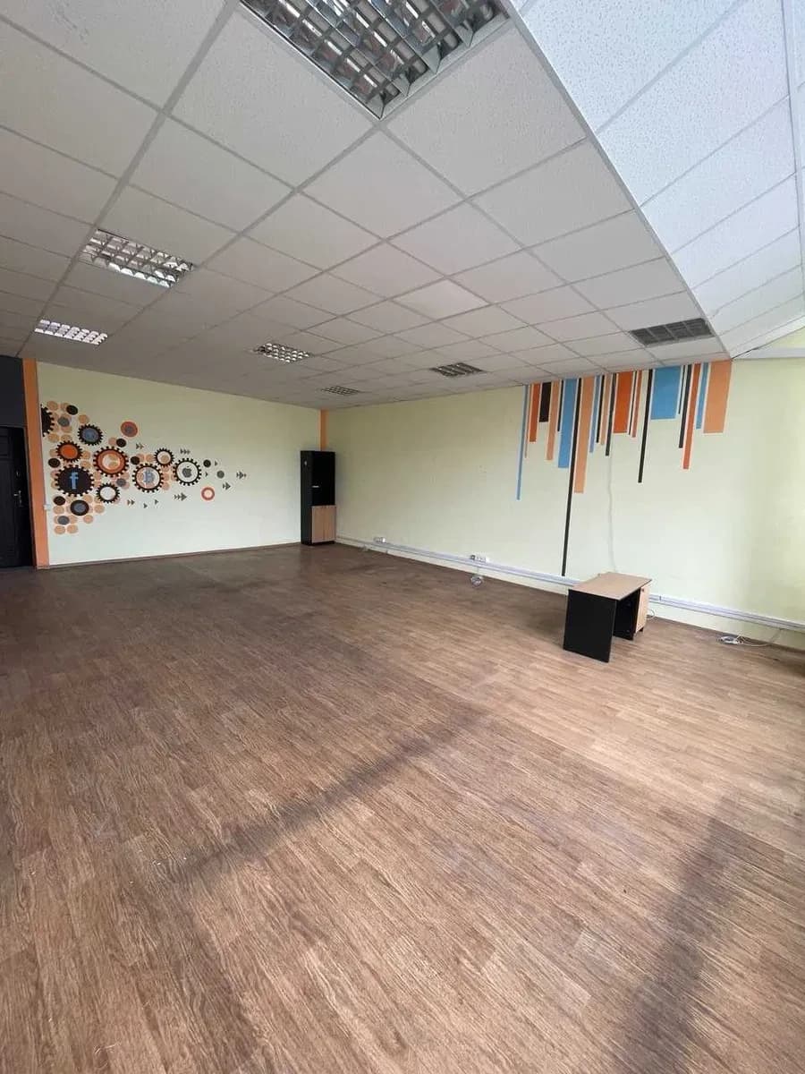 Офіс, Оболонський: генератор, ТЦ Городок, метро Почайна за 5 хв - фото 1