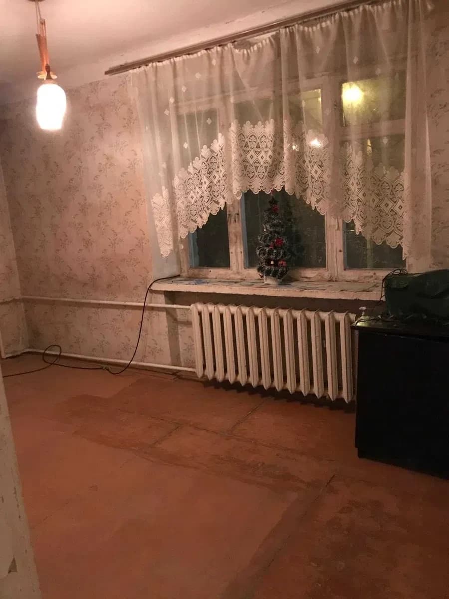 2-кімнатна квартира на Жуках: під ваш ремонт, гаряча вода завжди