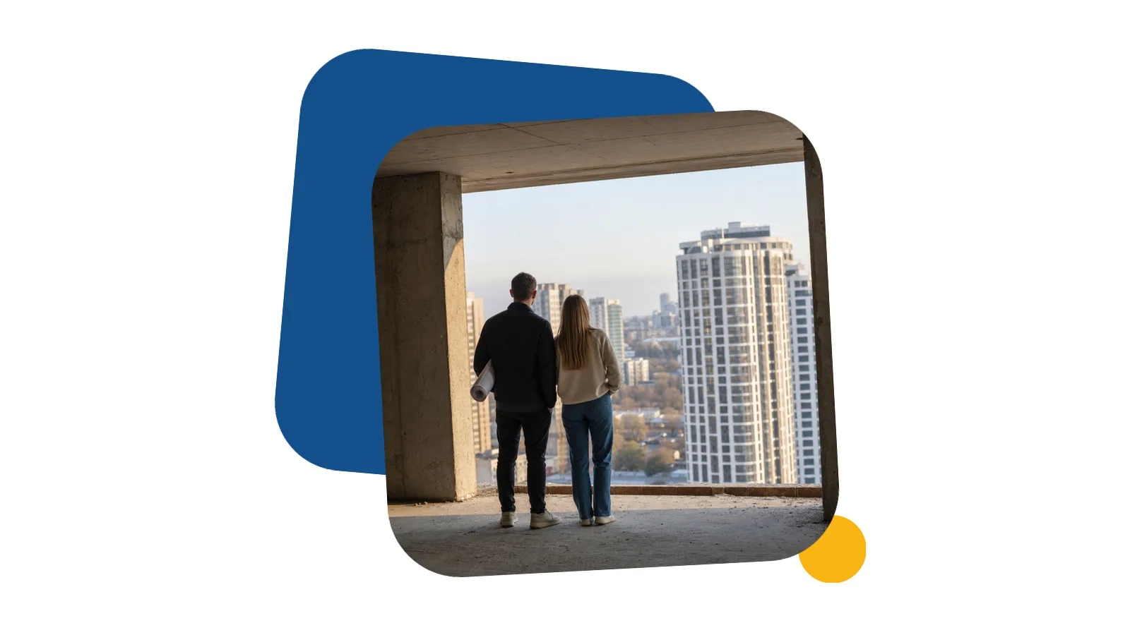 Пара оглядає недобудований поверх житлового комплексу з видом на місто
