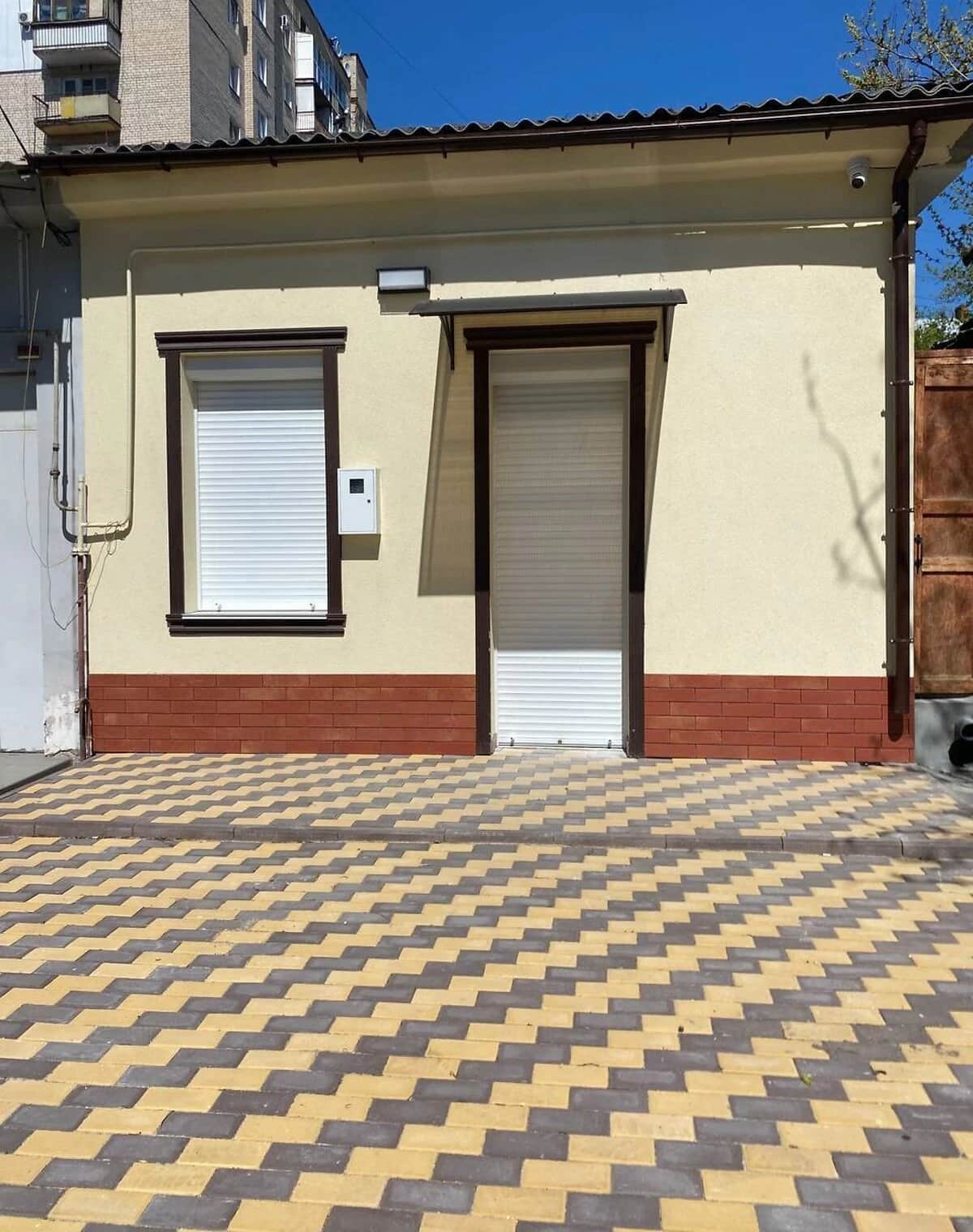 Офіс, Центральний: фасадне, кабінетне, опалення без світла - фото 1