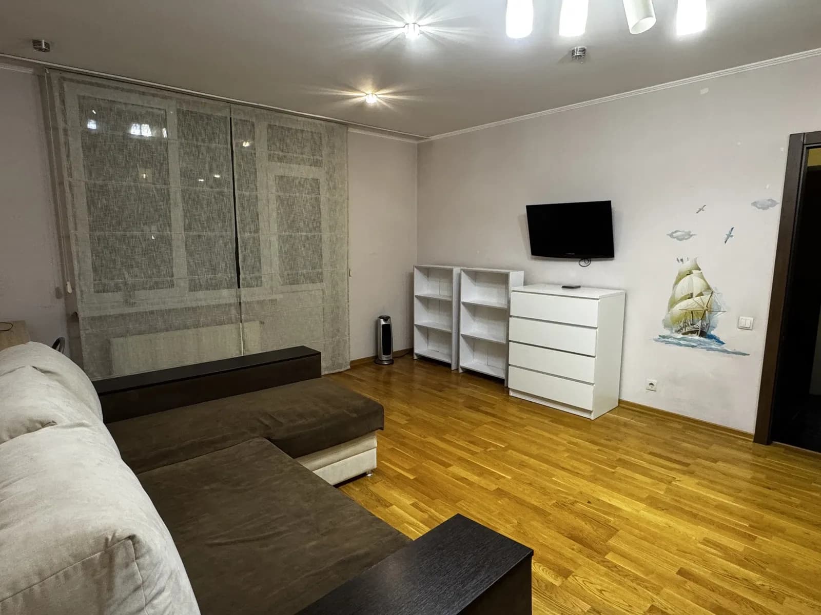 1-кімнатна квартира у ЖК ЛІКОГРАД: метро 15 хв, вода й тепло без світла - фото 1