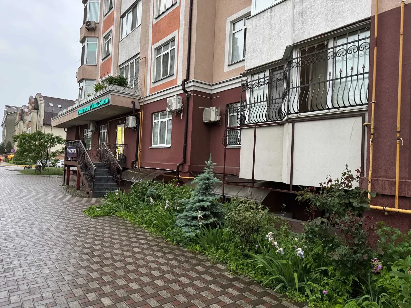 Приміщення у ЖК Варшавський двір: фасадне, червона лінія - фото 2