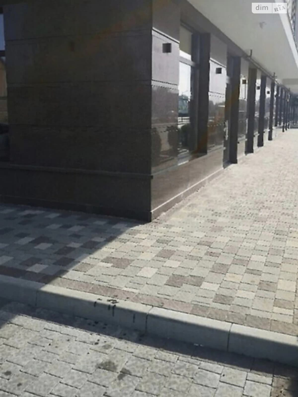 Приміщення, Минай: дизайнерський ремонт, фасадне, відкрита стоянка - фото 3