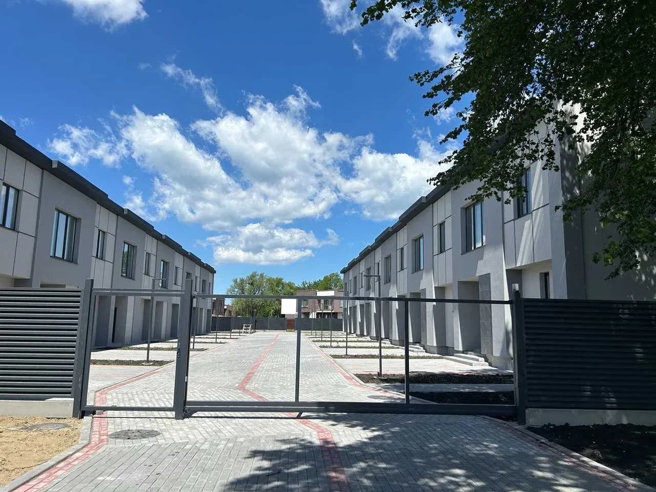Таунхаус, Бірки: дизайнерський проект, два паркомісця - фото 2