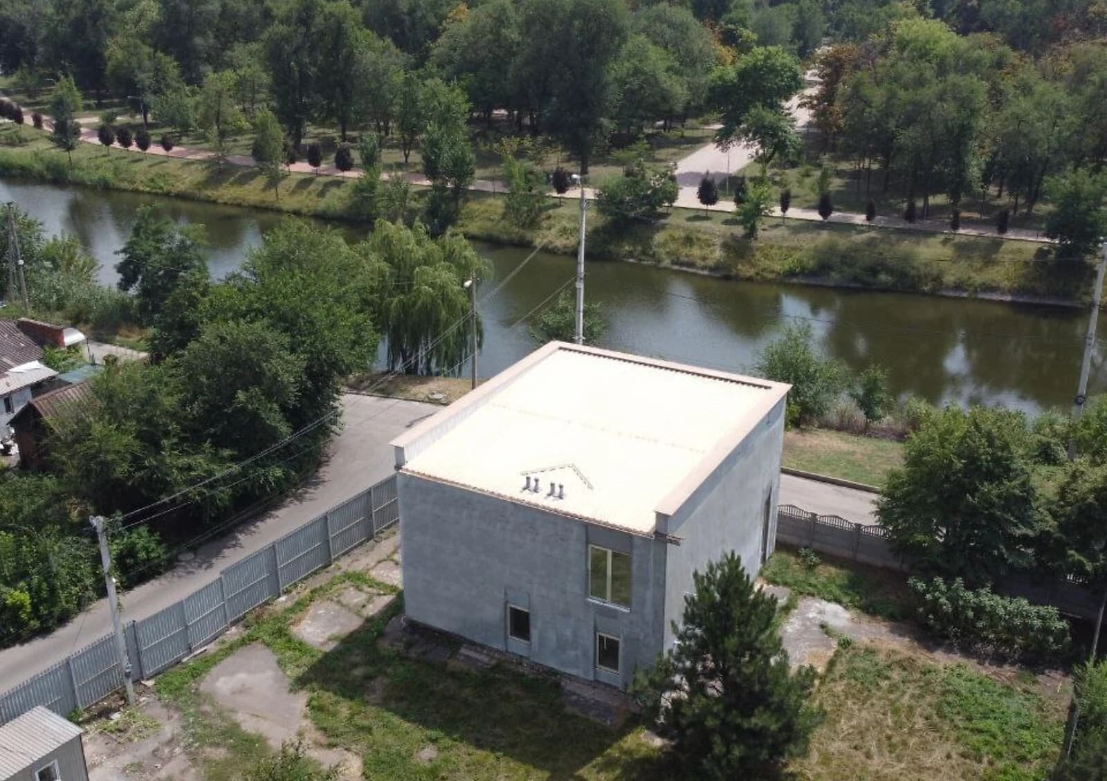 Будинок, Центрально-Міський: 10 соток, 3 спальні, вихід до водоймища - фото 2
