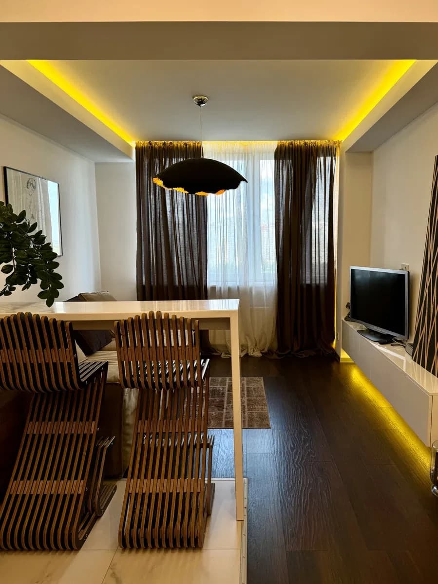2-кімнатна квартира у ЖК Status Grad: дизайнерський ремонт, 6 хв до метро - фото 3