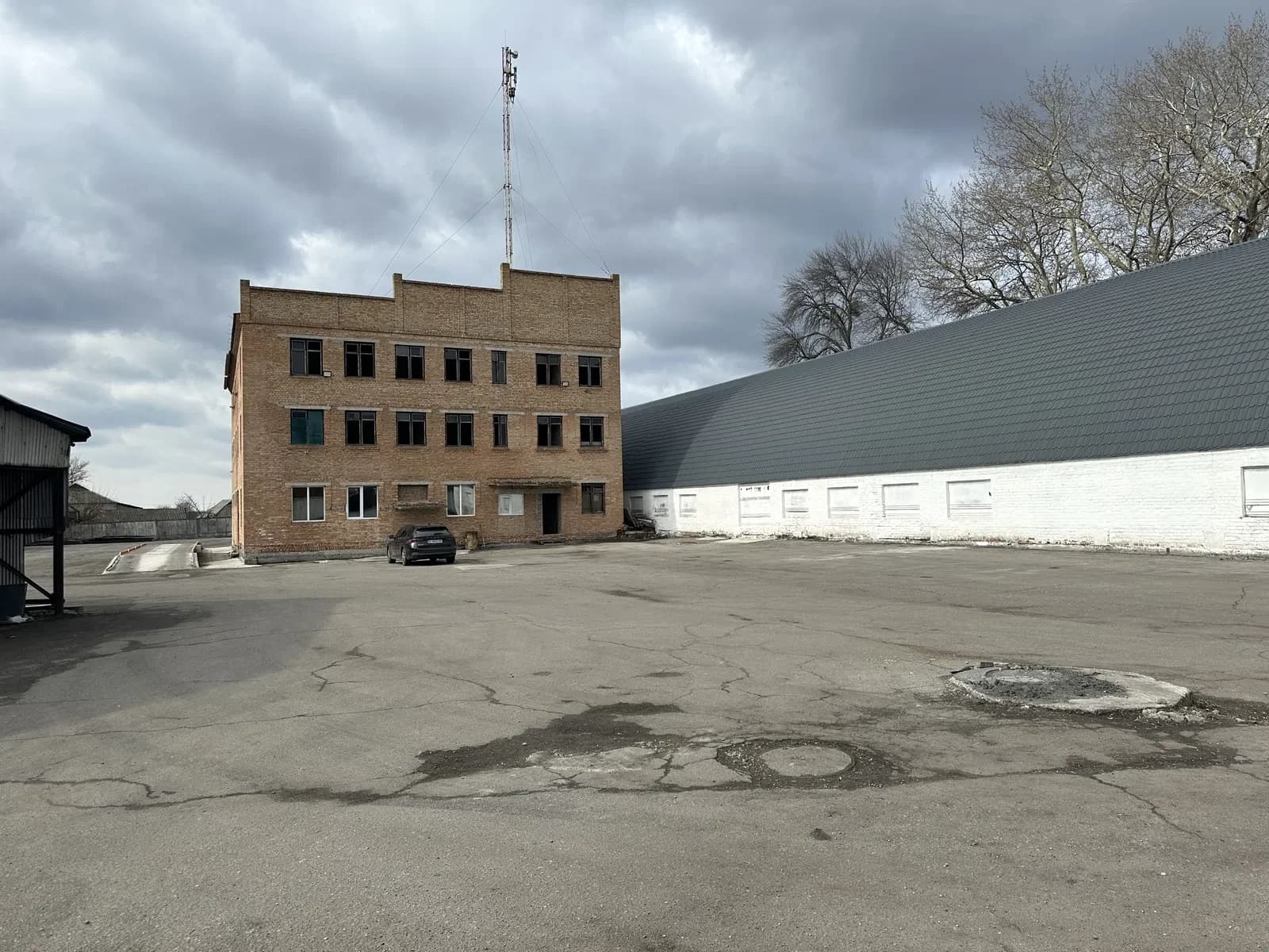 Майновий комплекс у Сквирі: склад-ангар 3000 м², центр міста - фото 3