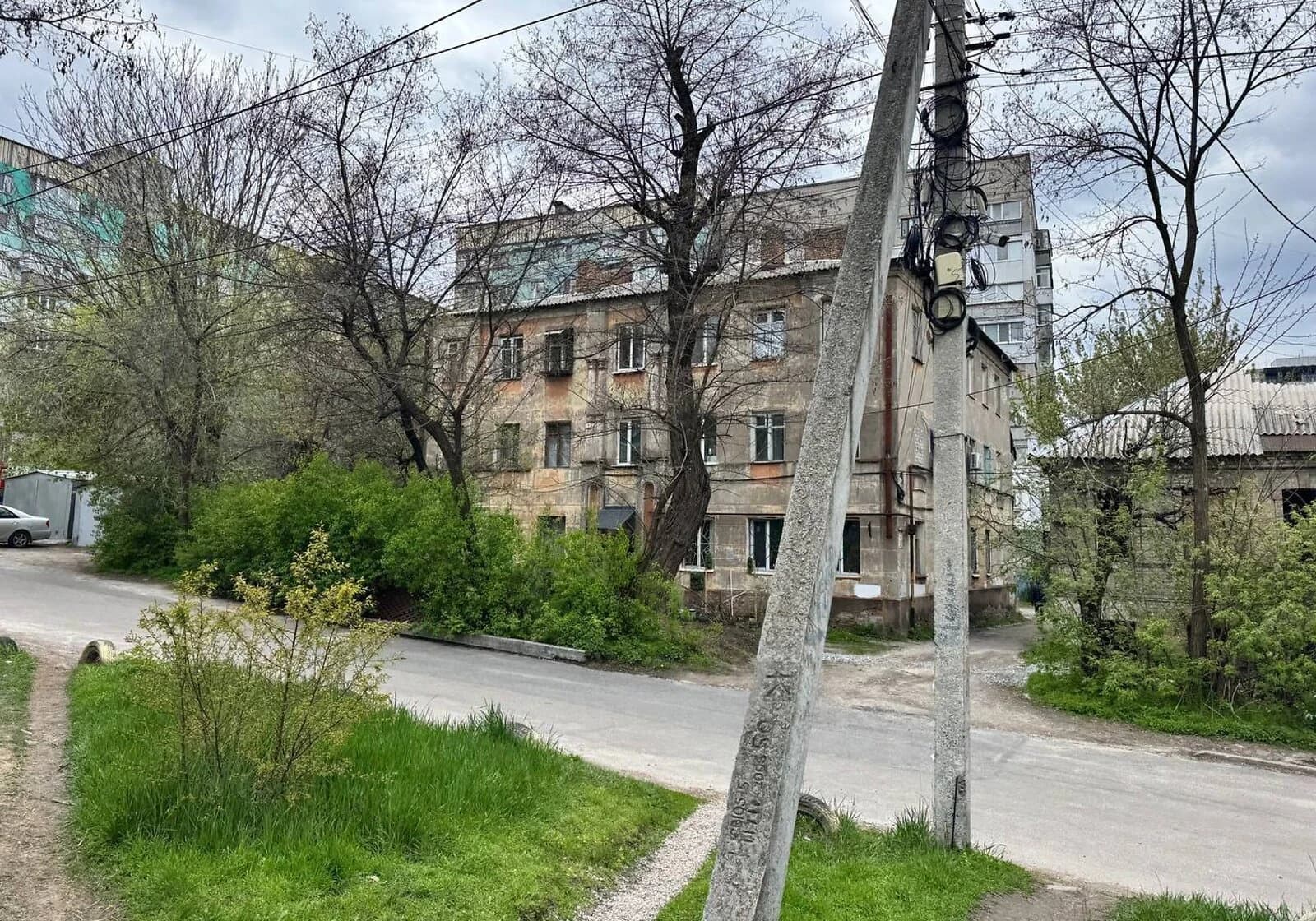 2-кімнатна квартира, Проспект Поля: цегляні стіни, внутрішній двір - фото 4
