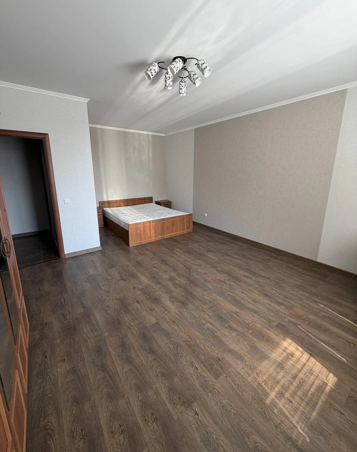 1-кімнатна квартира, Київська: косметичний ремонт, газ без світла - фото 1