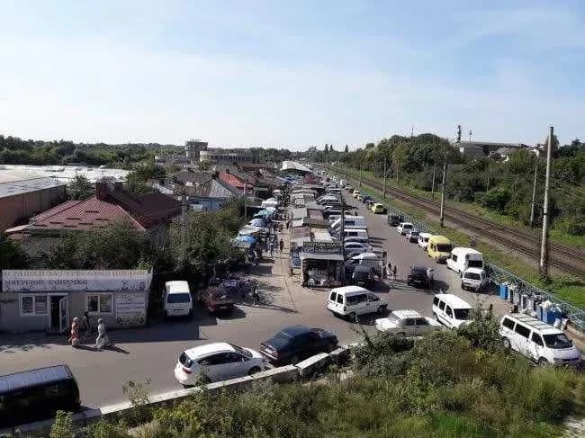 Контейнер, Рівне: торгове місце, 20 тонн, перший ряд - фото 2