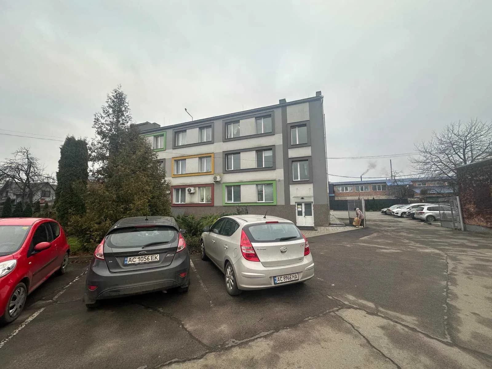 Офіс, Луцьк: кабінети 20-50 м², санвузол спільний - фото 2
