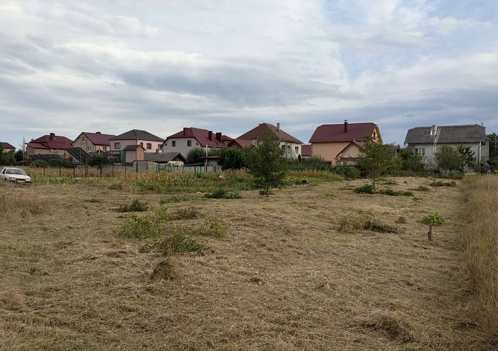 Ділянка 7.06 соток, Опришівці: житлова забудова, чорнозем, під гараж - фото 1