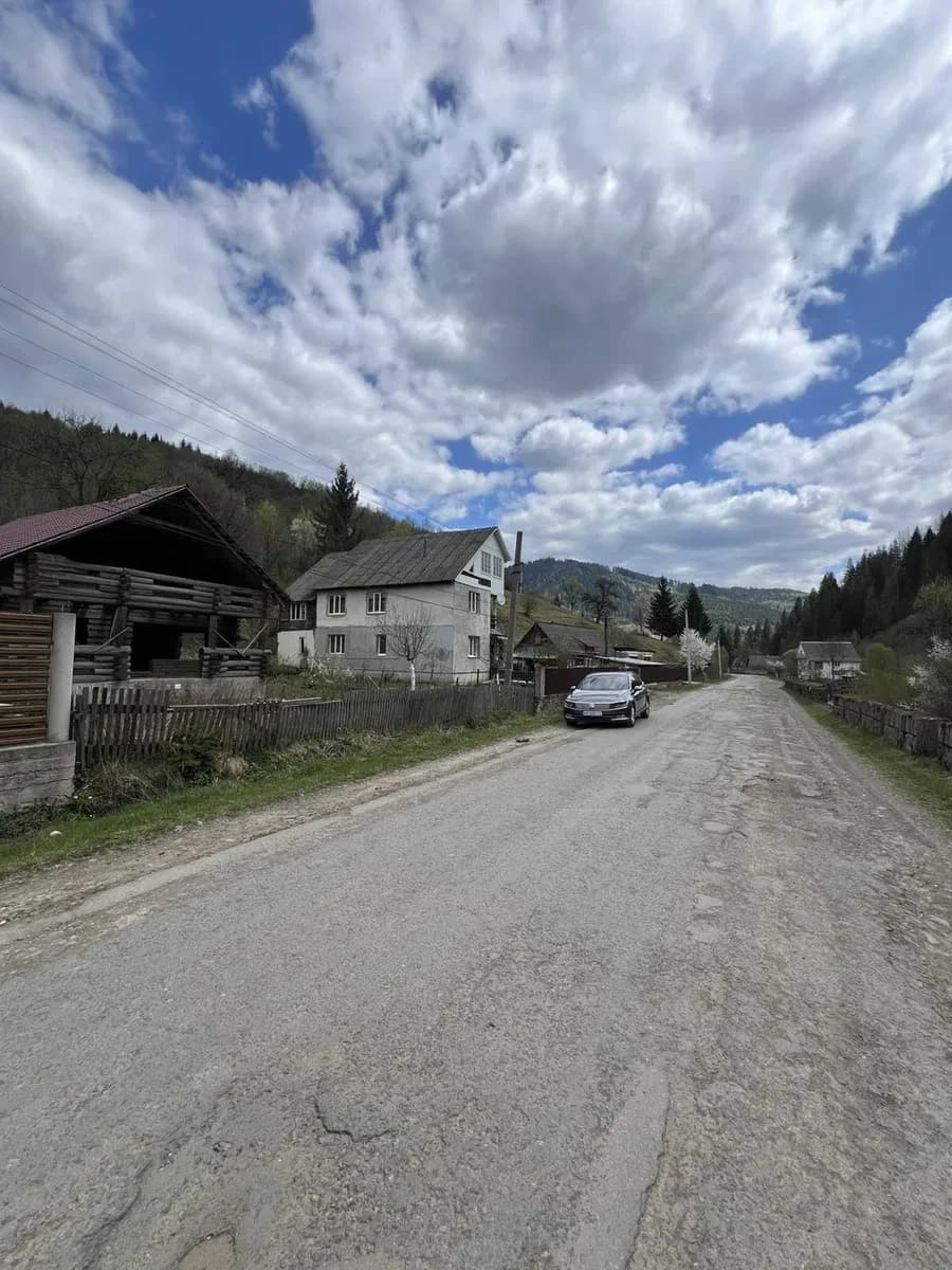 Будинок, Лозянський: дикий зруб, гори, річка через дорогу - фото 2