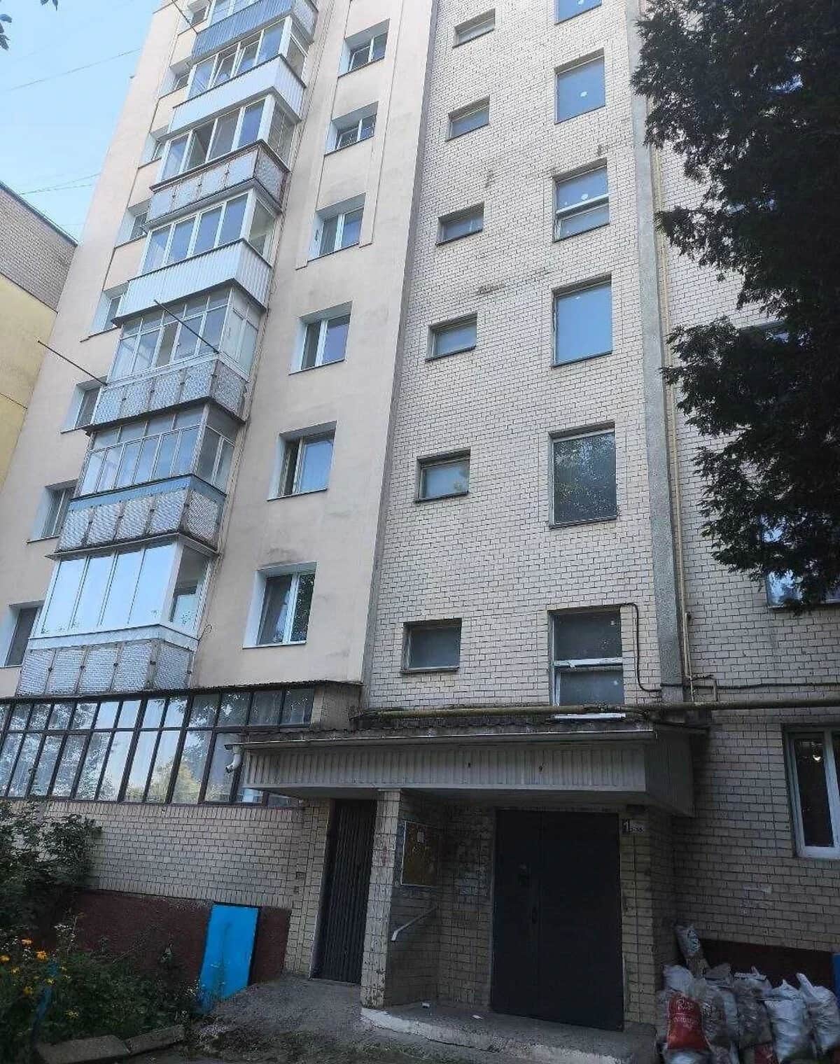 2-кімнатна квартира, Селище Смирнова: косметичний ремонт, цегляні стіни - фото 1