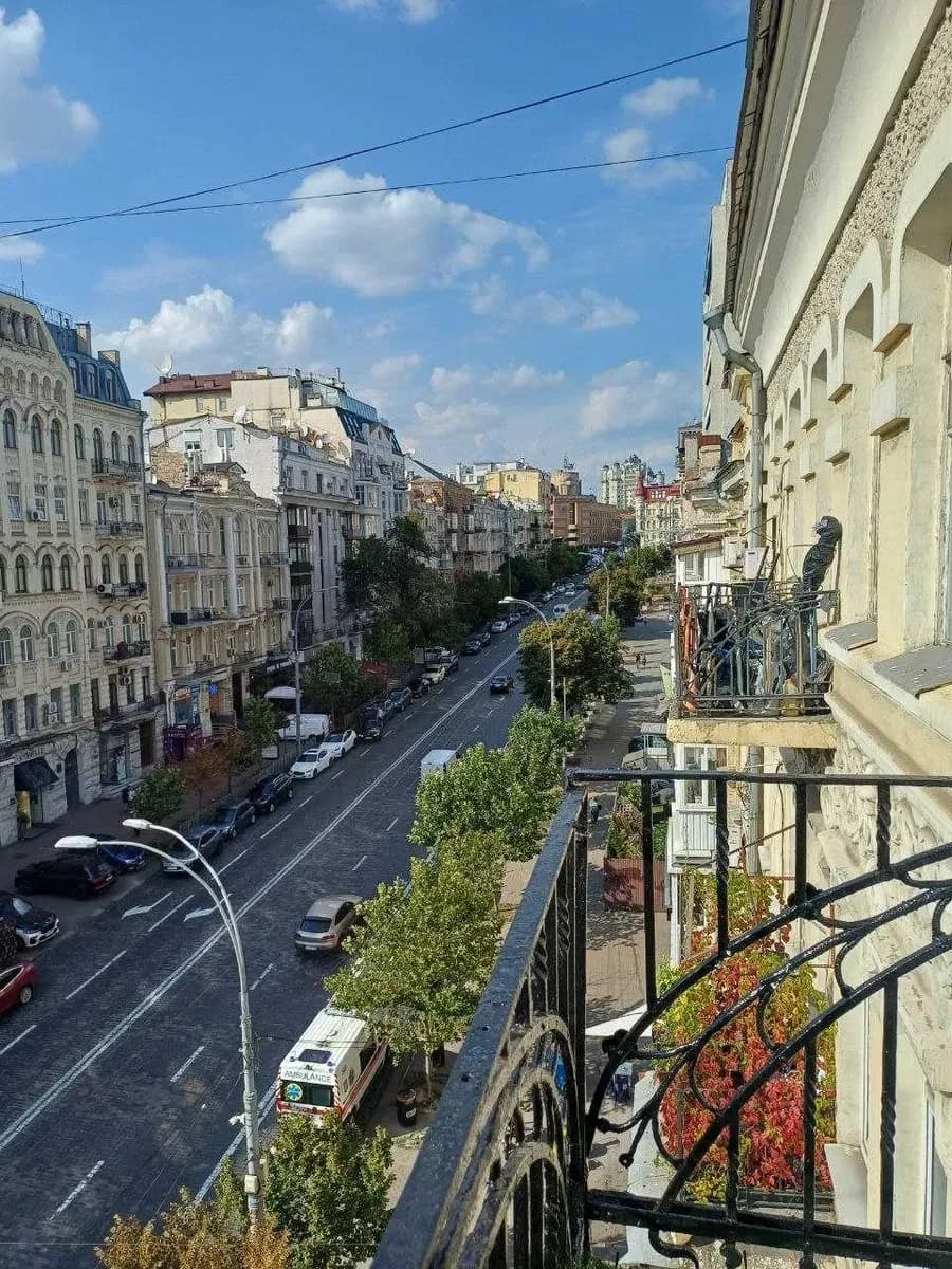 Кімната, Печерський: сучасний ремонт, меблі й техніка, паркування - фото 2